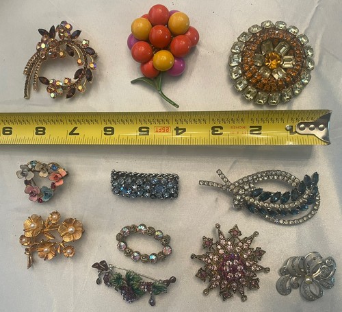Old vintage brooches pins - 11,